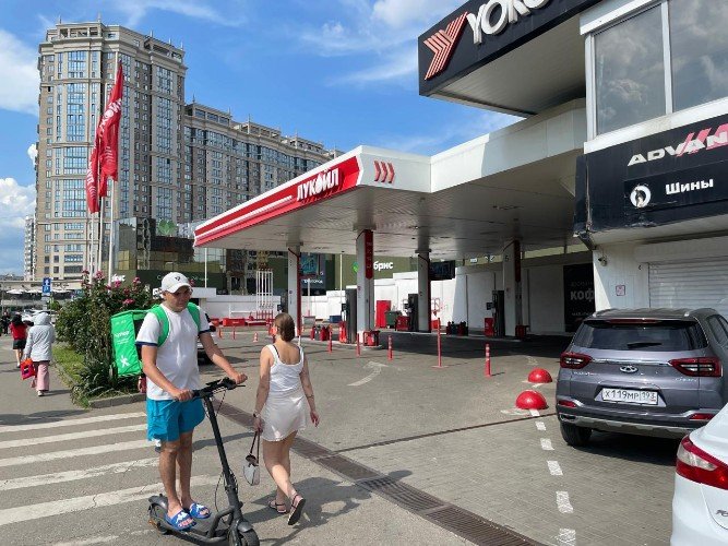 Неработающая заправка «Лукойл» в Краснодаре