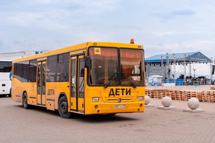 Автобус едет на море